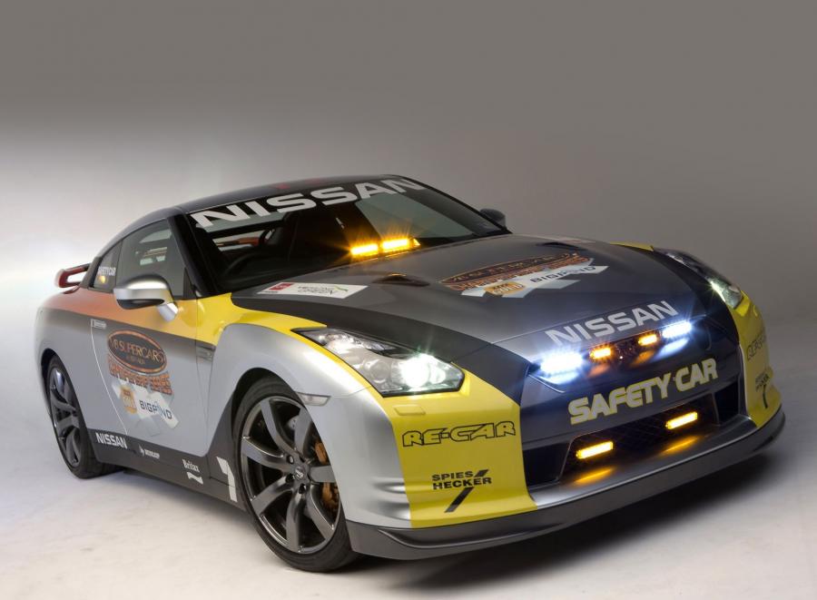  Nissan GT-R Safety Car 2009 года  (фото 3 из 4)